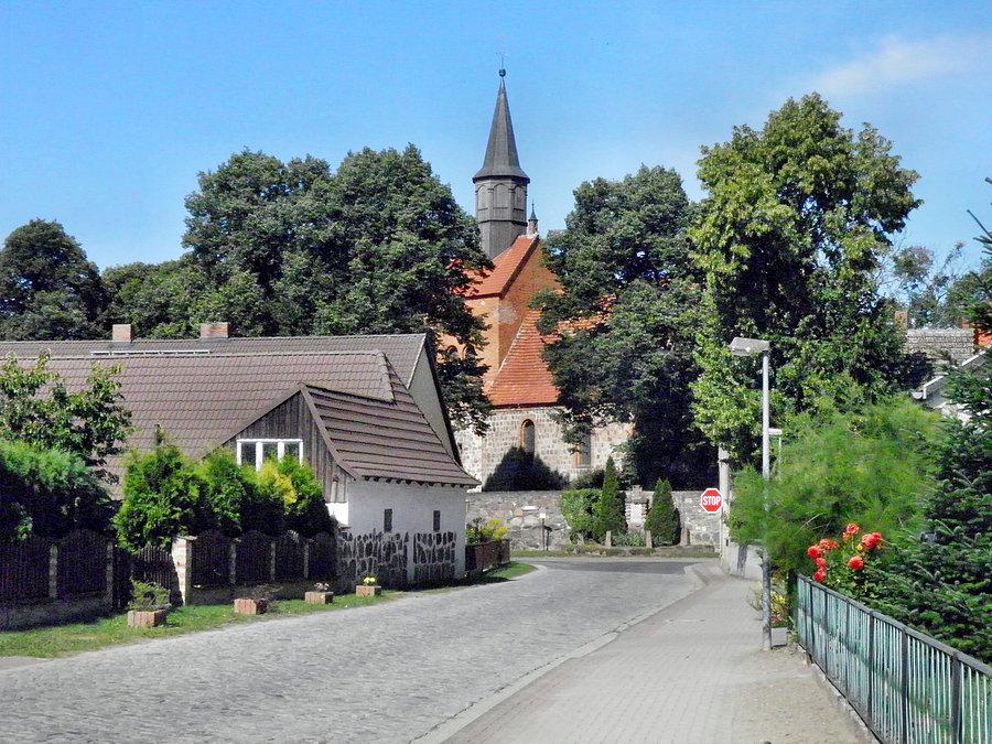 Kościół w centrum miejscowości Krackow