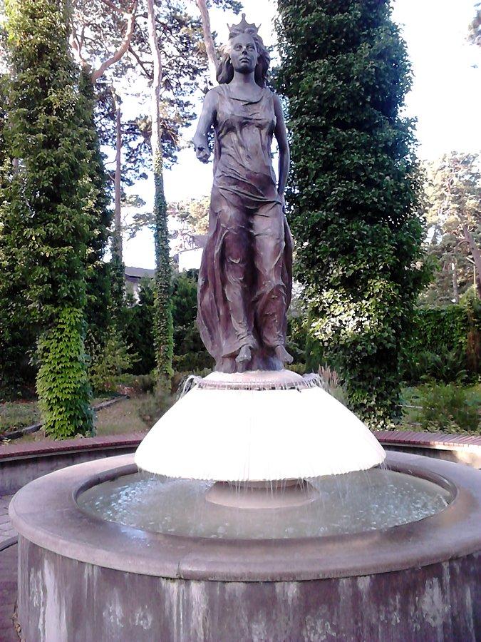 Pomnik Juraty, córki Króla Mórz