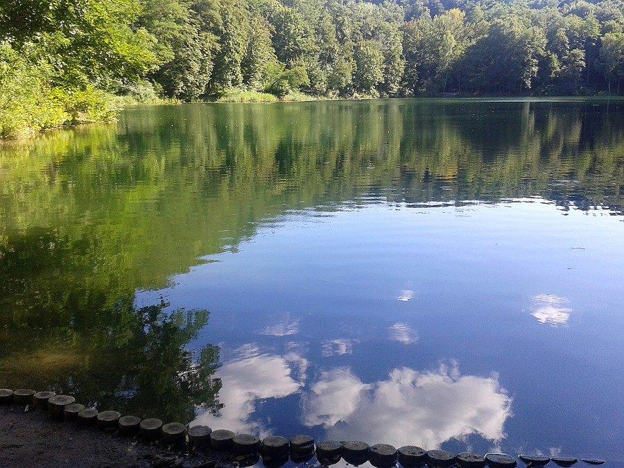 Jezioro Szmaragdowe.- widok z dołu