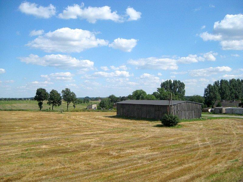 Widok ze stogu siana na wieś Kowalskie