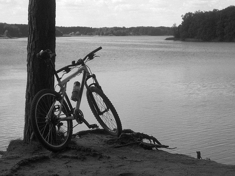 Jerzykowo - na skarpie z widokiem na Jezioro Kowalskie popadłem w melancholię
