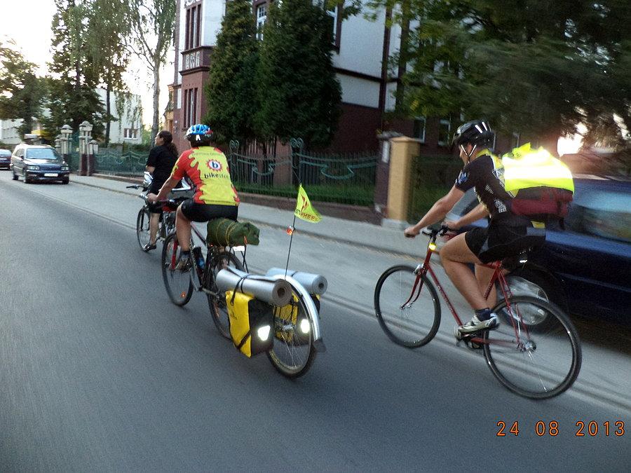 Światło nie nadążało za plecakiem Tomka ;)