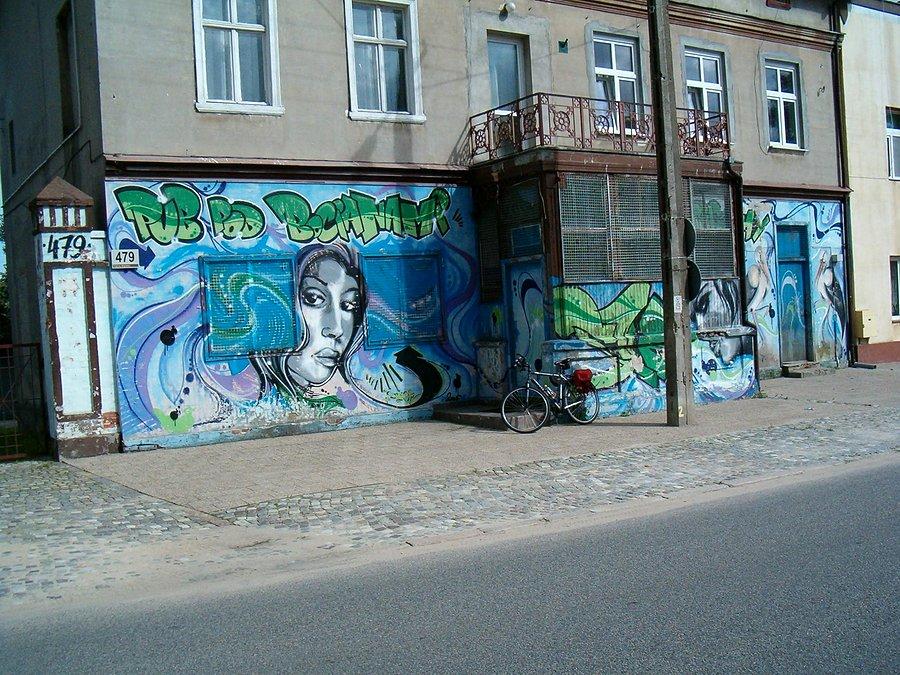 22-08-2013. Powrót rowerkiem z Gdańska do Tczewa. Graffiti na ścianie jednego z budynków przy Trakcie Św. Wojciecha przed Pruszczem Gdańskim