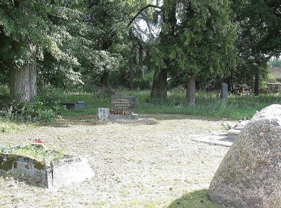 Pelnik - cmentarz, kamień upamiętniajacy mieszkańców