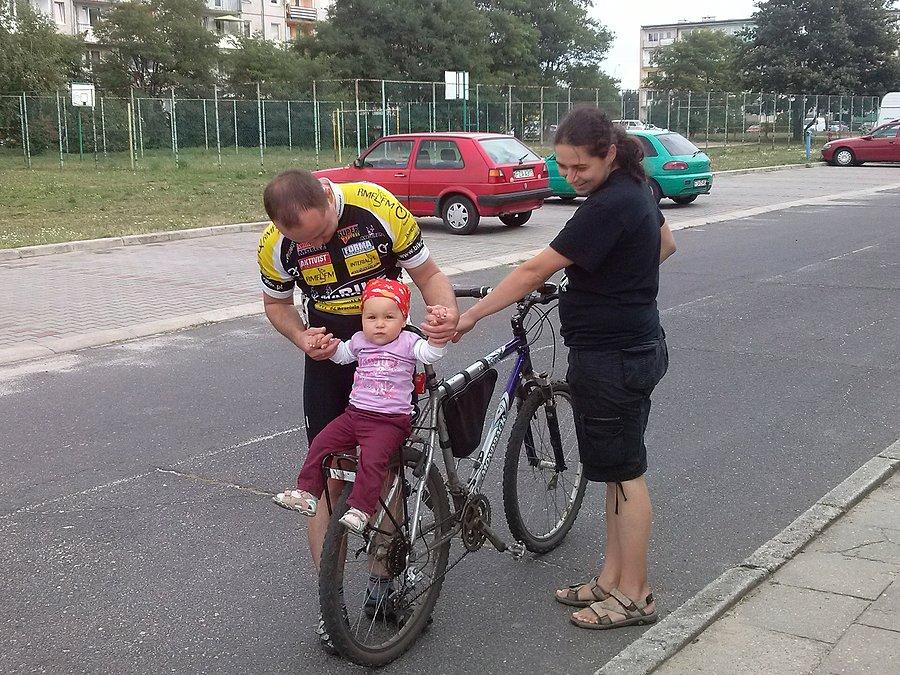 Mała rowerzystka :-)