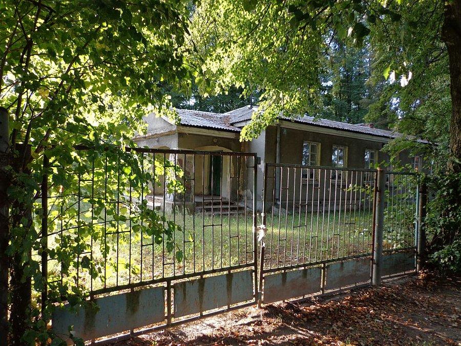 Opuszczona szkoła w Borsukach Kolonia