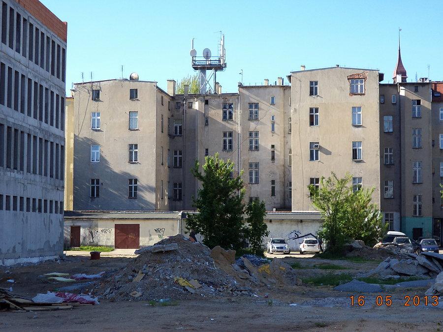 Siedziba radia Plus (to te okna pod "antenami")