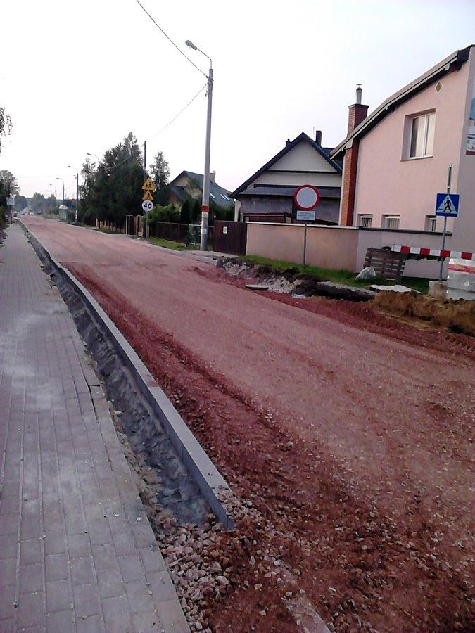 Od lstrony Lipkowa jeszcze nie ma asfaltu, ale mozna już przejechać