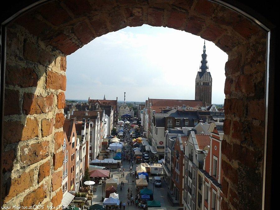 Widok z Bramy Targowej na Elbląską starówkę