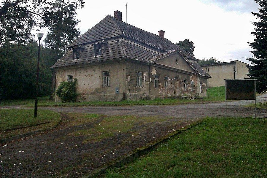 Dworek na terenie Rolniczej Sółdzielni w Starej Wsi