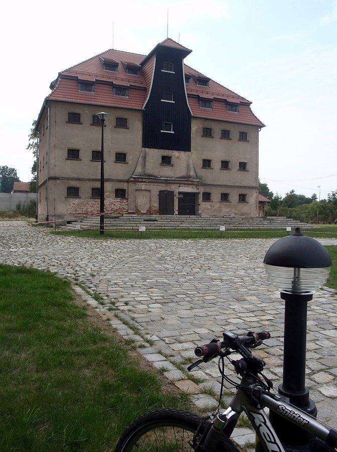 Pławniowice, spichlerz