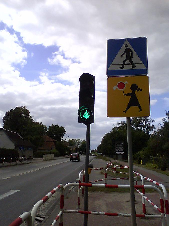 Nowy wzór na sygnalizatorze o świetle zielonym na drodze krajowej nr 5 w Kobylnica :D hehe