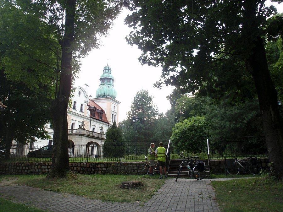 Przy pałacu w Kamieńcu