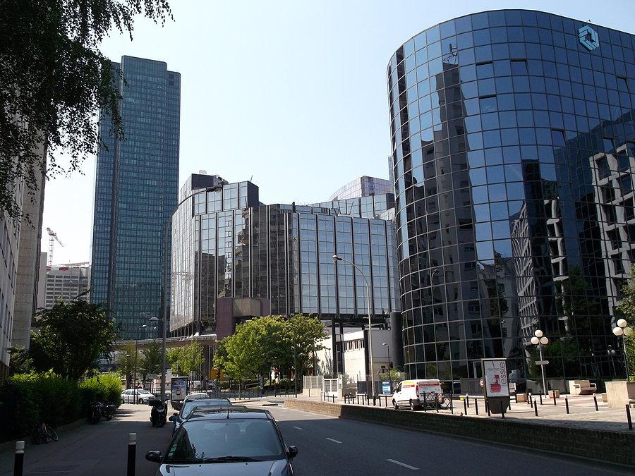 La Defense. Nowoczesna dzielnica wieżowców