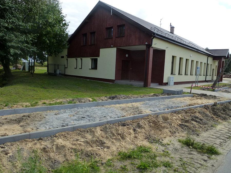 Koło świetlicy są już krawężniki