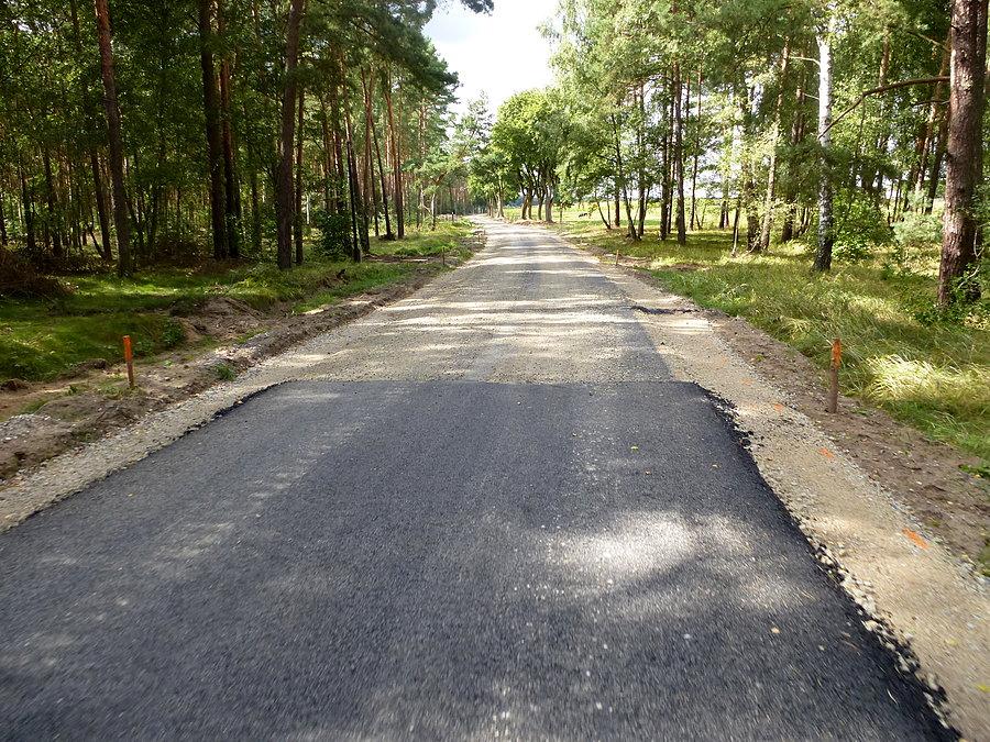1,8 km przed Leszycami pojawia się szuter przynajmniej jeszcze jakiś czas