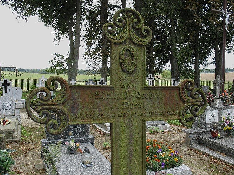 Ełdyty Wiekie, cmentarz, grób Mathilde Derder (1838-1895)