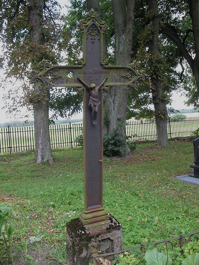 Ełdyty Wiekie, cmentarz, grób Johanna Hohmann (1837-1902) z Hohenfeld (nieistniejąca wieś Wysokie)