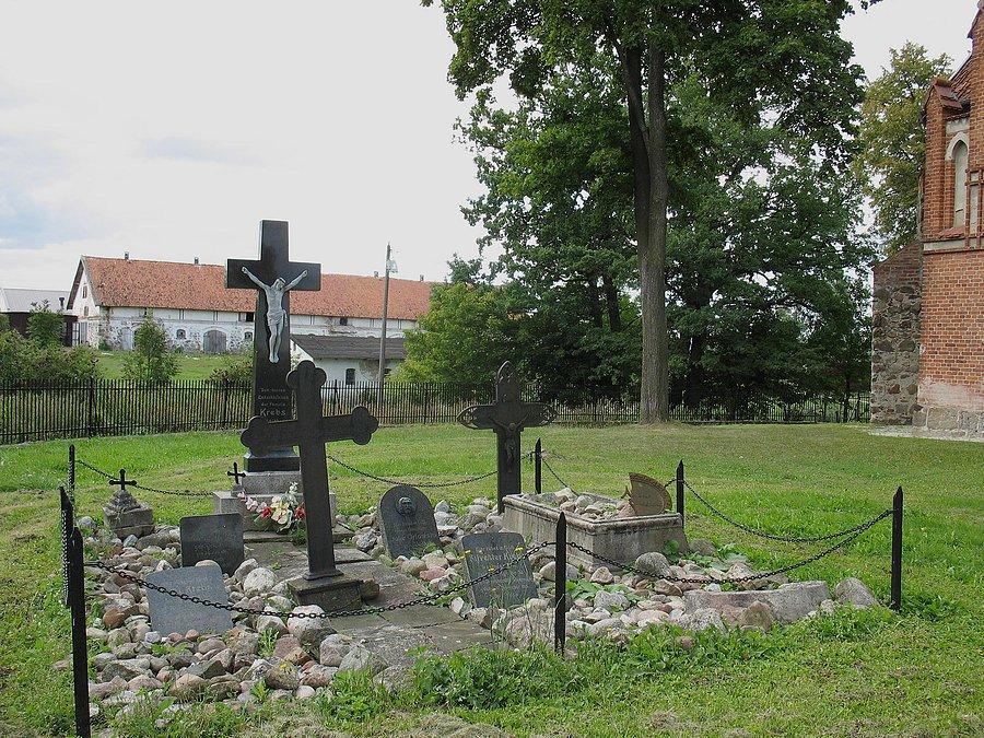 Ełdyty Wielkie - nagrobki rodziny Krebs