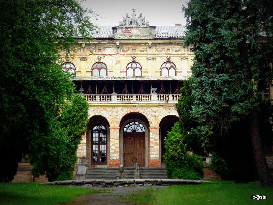 Pałac w Pilicy od frontu