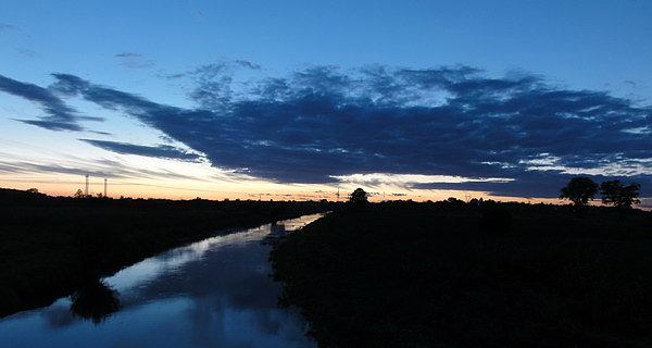 Biała Podlaska. Zachód słońca nad łakami przy rzece Krzna