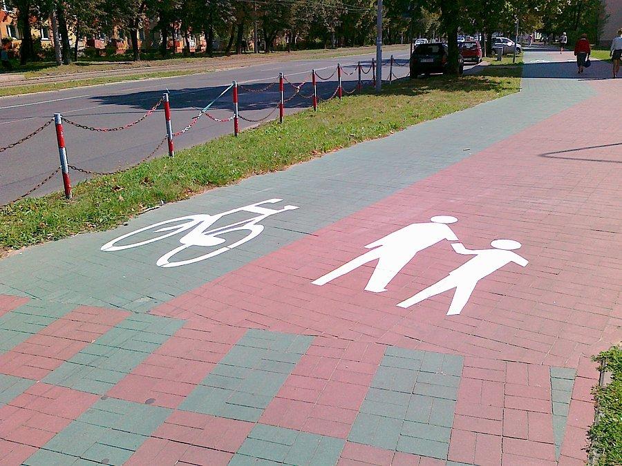 Wreszcie!!! Oznakowania na chodniku i drodze rowerowej na Niepodległości