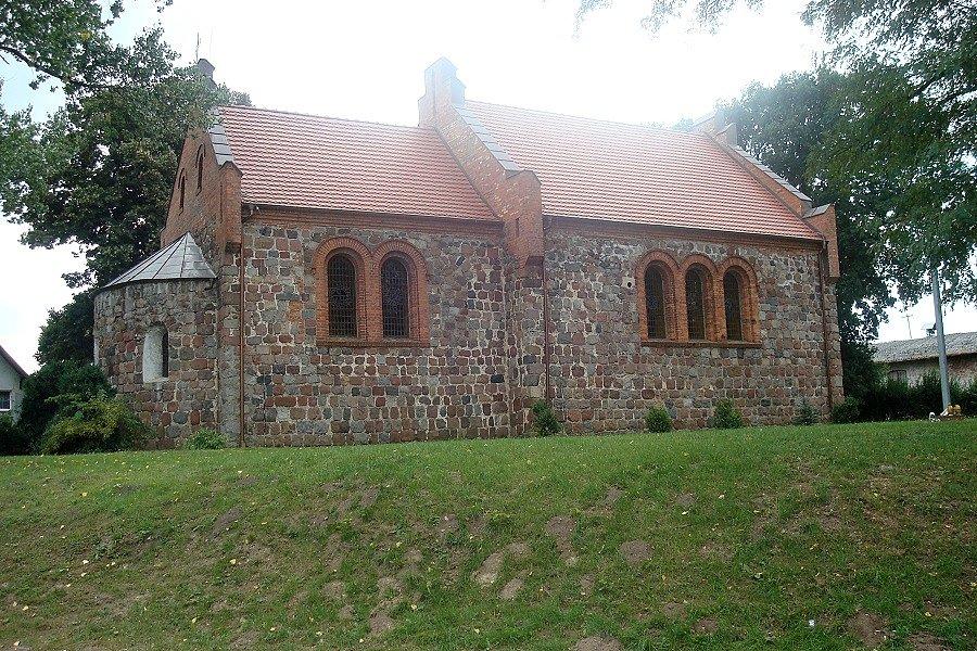 Gardno - kościół romański z 1 połowy XIII wieku z bloków granitowych