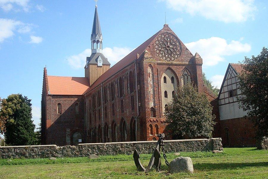 Kołbacz - kościół romańsko-gotycki, 1210-1347 pw. Najświętszego Serca Pana Jezusa