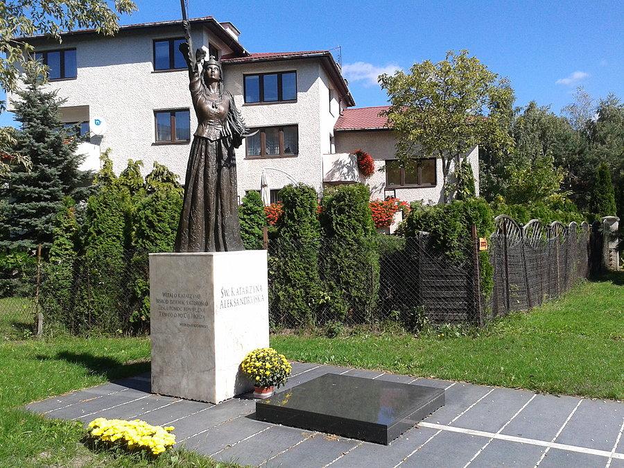 Patronka m.in. studentek, dziewic, żon, krawcowych, polskich kolejarzy, adwokatów, piekarzy, garncarzy, powroźników i wielu, wielu innych