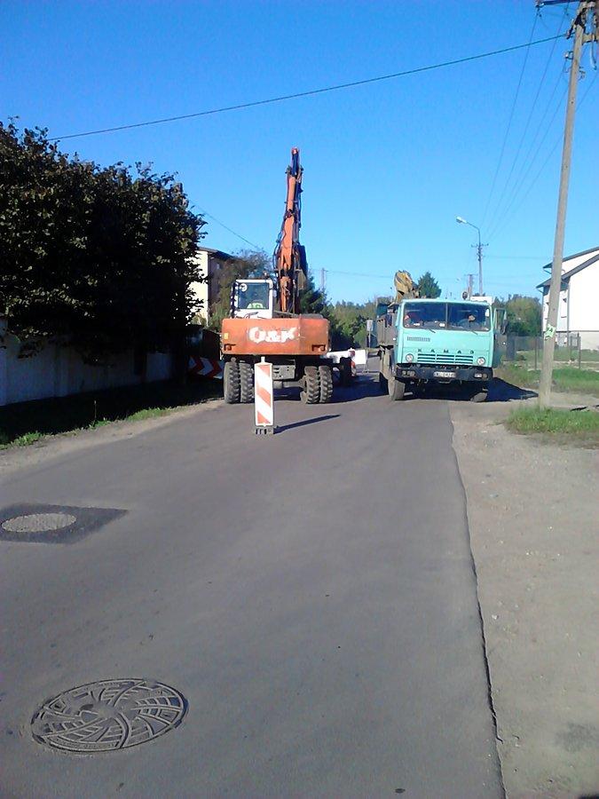 Maszyny na Trakcie Królewskim. Budowa kanalizacji
