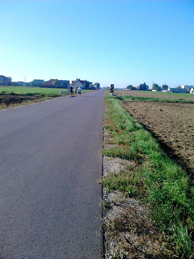 Ucieczka biegaczy. Peleton biegł nieco później