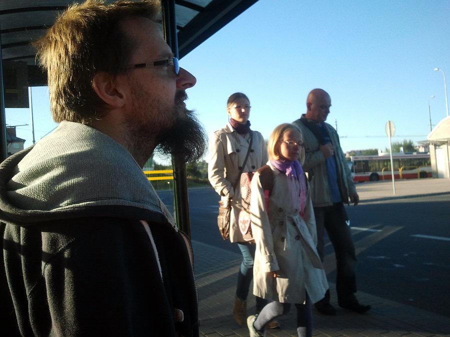 #Poranek na przystanku
