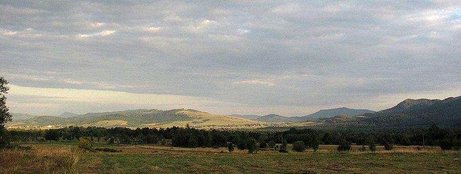 Widok ze skrzyżowania pod wieczór