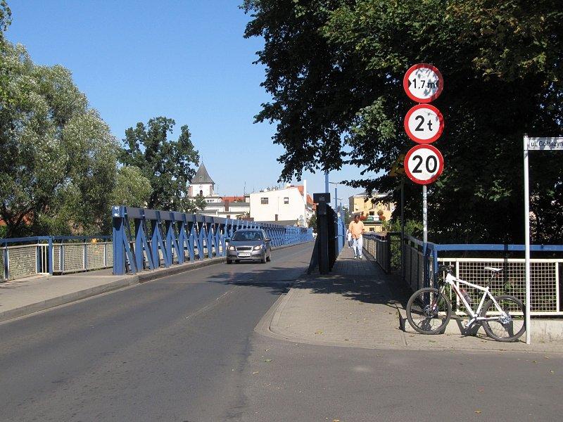 Kameralny mostek przez Wartę w Obornikach Wlkp