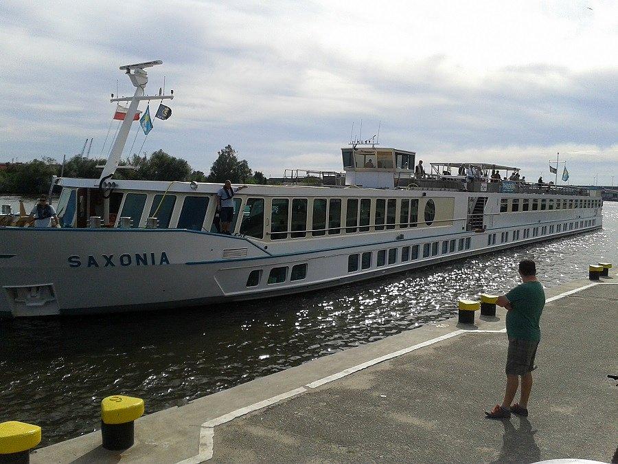 SAXONIA - Długość x Szerokość: 82 m X 9 m