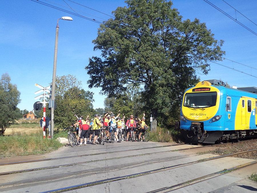 Rajd Fidelitas - na przejeździe kolejowym w Raczkach Elbląskich