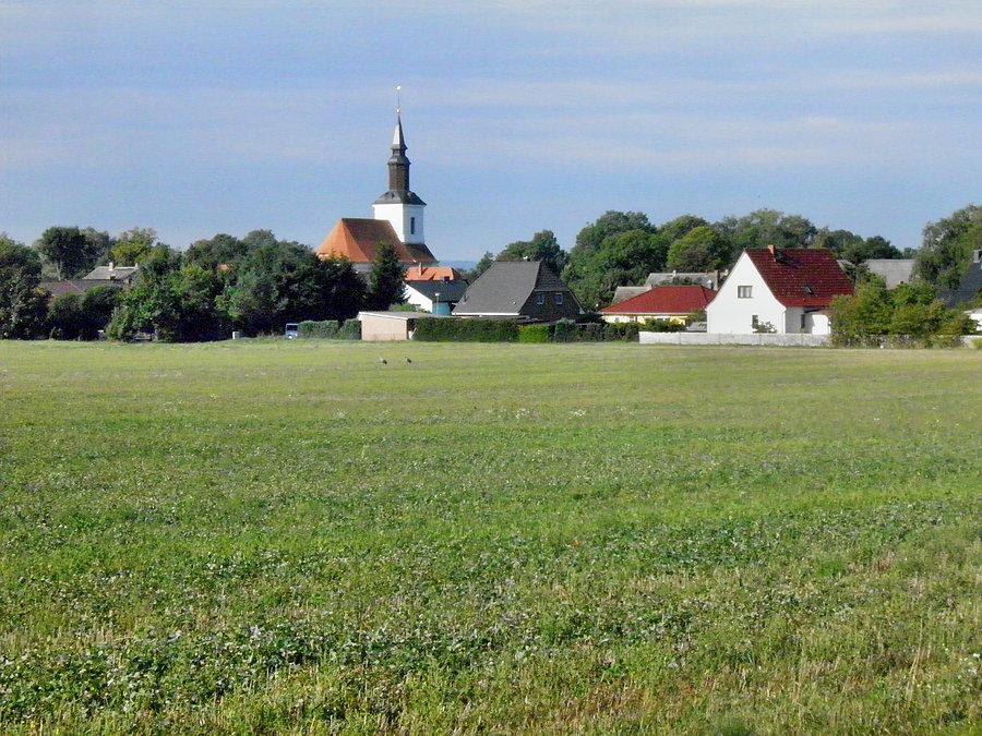 Na horyzoncie miejscowość Rothenklempenow, stąd 16 km do Pasewalku