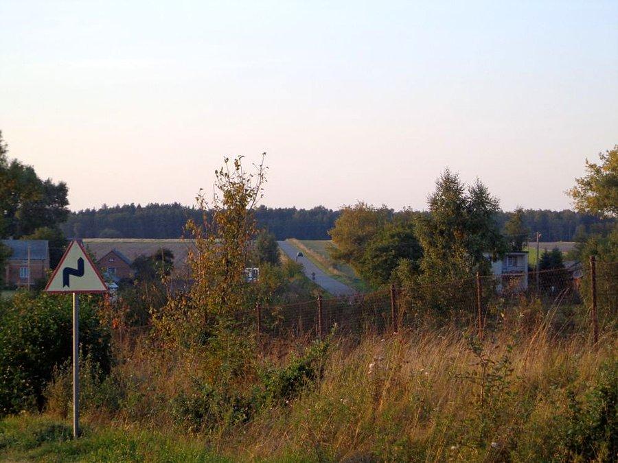 Podjazd (pierwszy) z dalszego ujęcia
