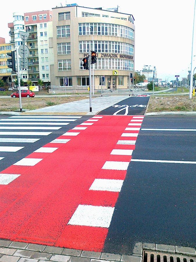 Ddr na jezdniach przy rondzie na Górczewskiej są wyraźnie oznaczone
