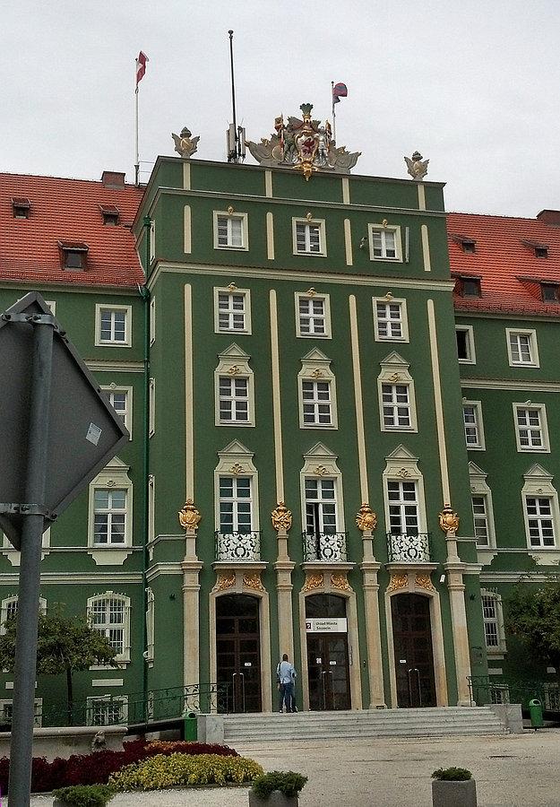 Frontowe wejście do Urzędu Miasta Szczecin - po odnowieniu