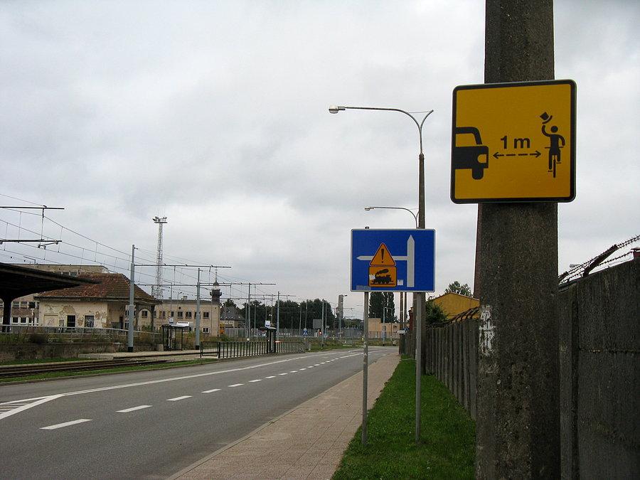 Tam gdzie nie ma dróg rowerowych tam jest znak