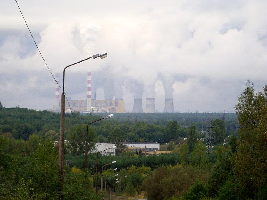 Elektrownia w oddali