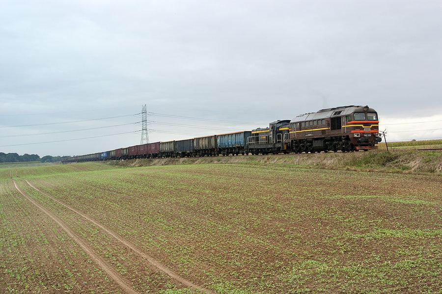 M62Y-375A i SM42-2467 przewoźnika WAM Sp z o.o. na szlaku Twardawa - K-Koźle Zachód.Pokrzywnica