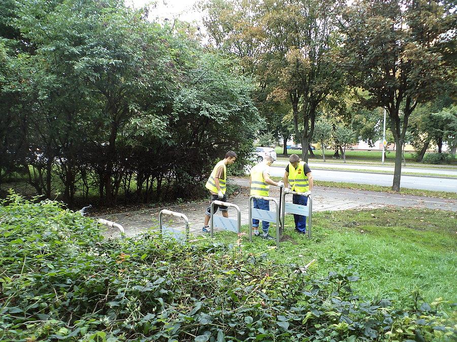 Montaż stojaków rowerowych