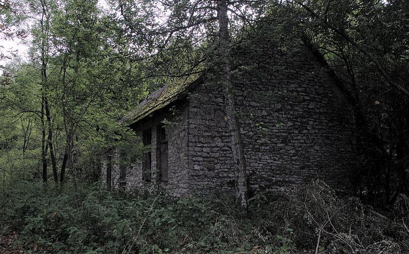 Sporo takich ruin w okolicy