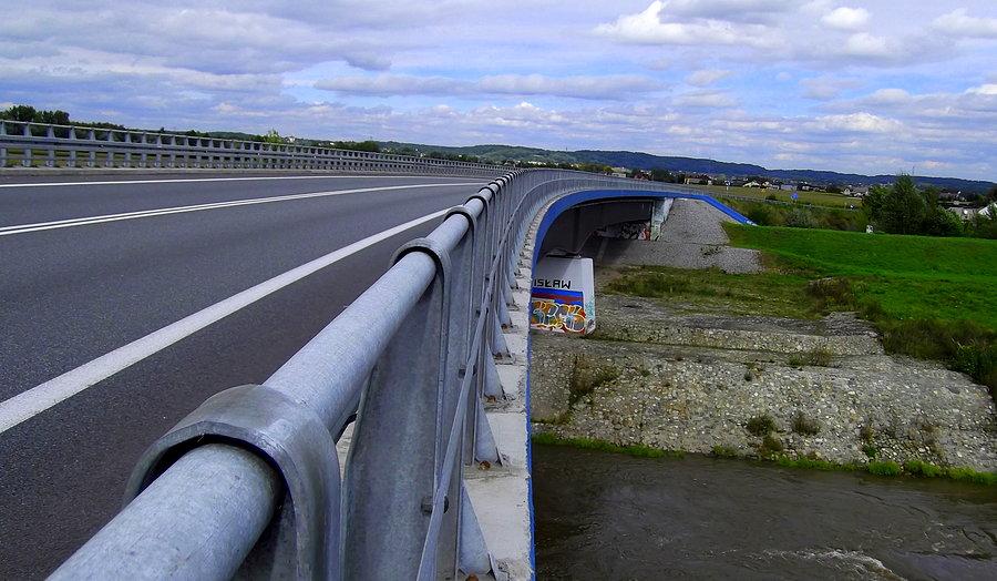 Wiadukt nad rzeką Odrą w Olzie