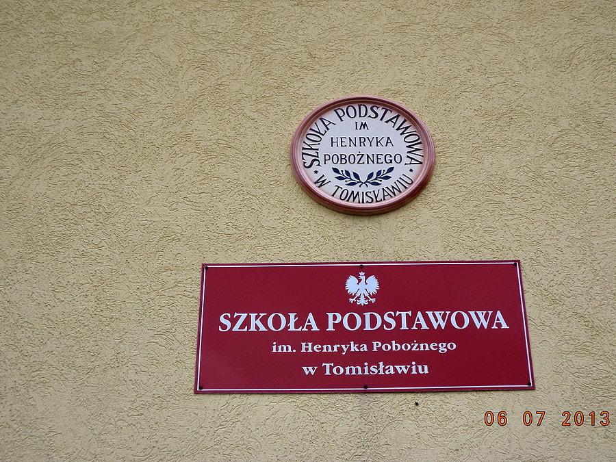 ...i ukłon w stronę historii na nowej szkole