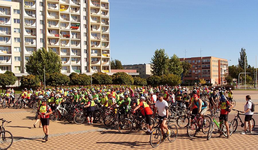 Zbiórka rowerzystów przed startem