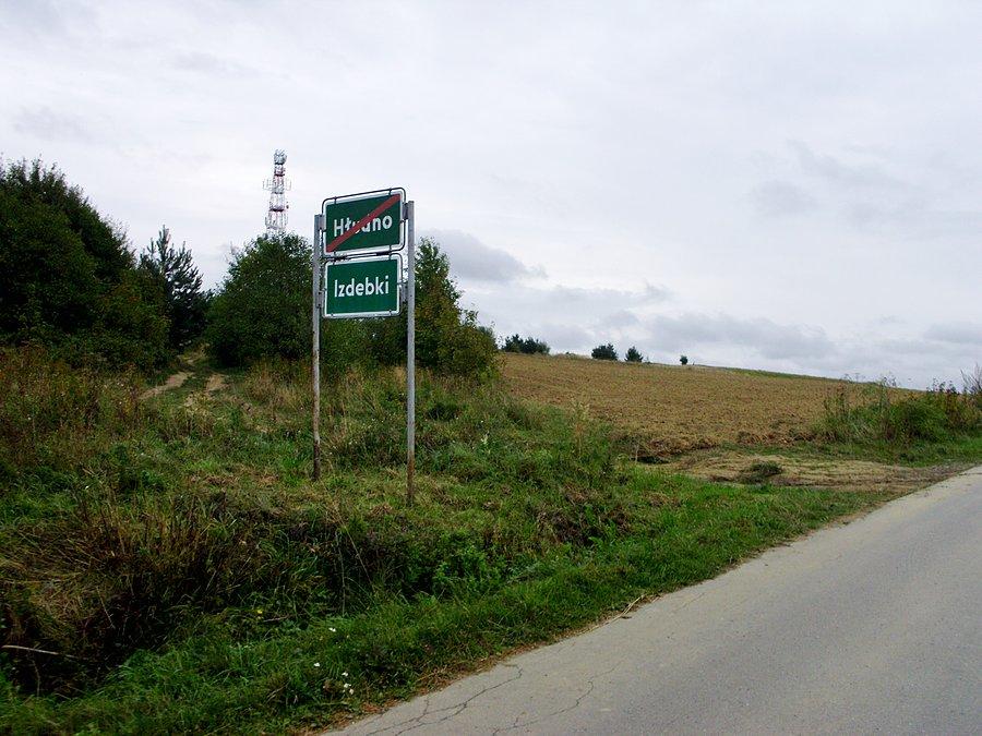 Z Hłudna docieramy do Izdebek