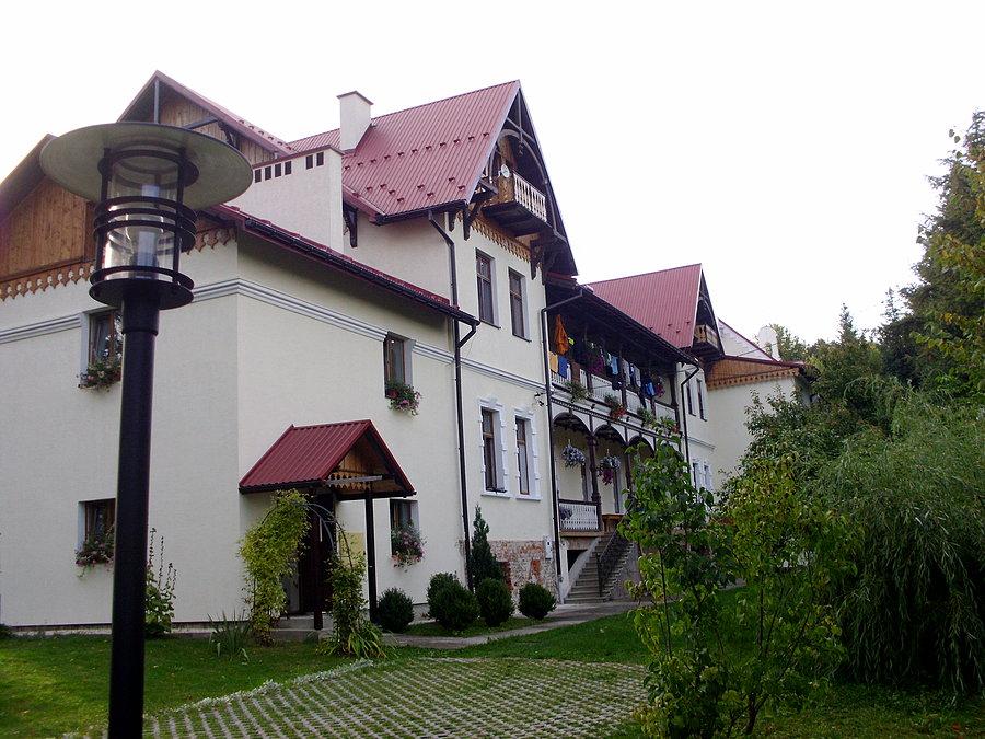 Orzechówka - dom rekolekcyjny Ojców Jezuitów był dla nas gościnnym miejscem pierwszego noclegu